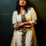 Roshna Ann Roy Instagram - 🖤🖤🖤🖤🖤🖤🖤🖤🖤 📸 : @beniveesjo @arun_manuel_ Mua : @parinayah - @meeramax_academy 👗 : @aatmabyamitha 😍