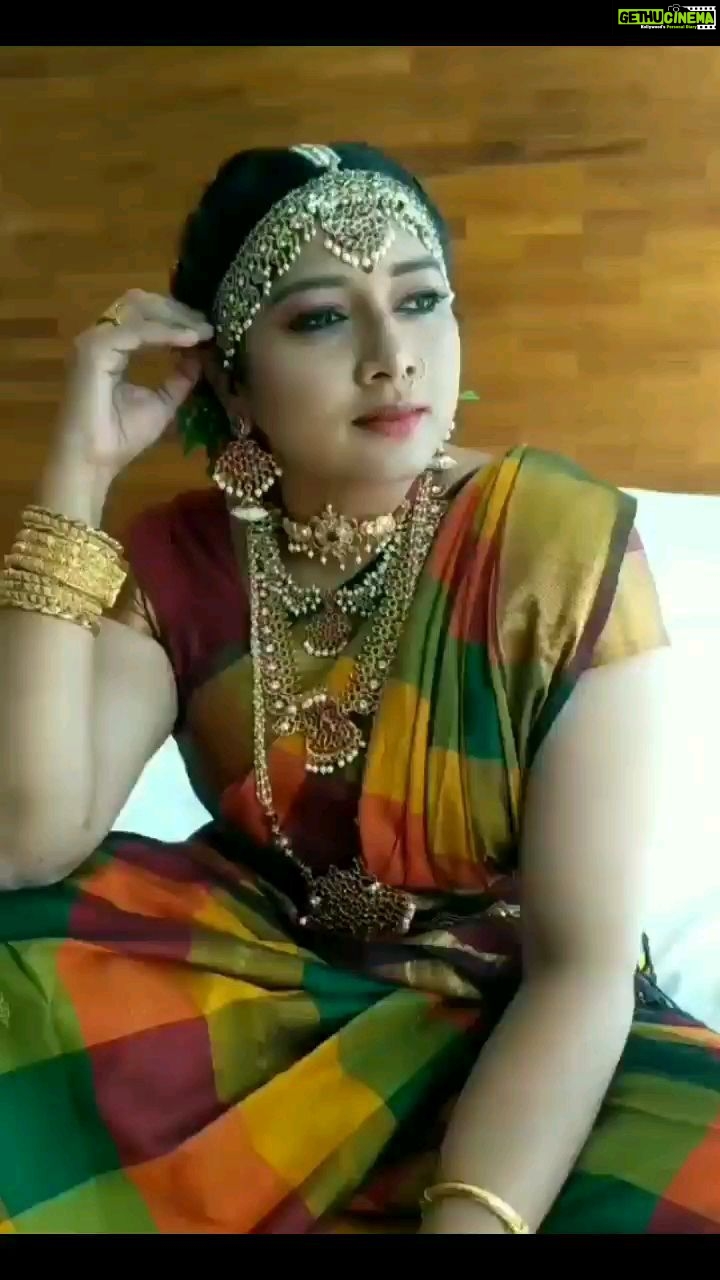 Roshna Ann Roy Instagram - @anumolofficial 🖤 thank u for choosing me... ♥️ @rr.makeovers 📸 : @beniveesjo @arun_manuel_ Coming soon .... 🤩😘