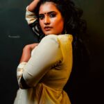 Roshna Ann Roy Instagram - 🖤 🖤🖤🖤🖤🖤🖤🖤🖤🖤🖤🖤🖤🖤🖤🖤 🌼🌼🌼🌼🌼🌼🌼🌼🌼🌼🌼🌼🌼🌼🌼🌼 📸 : @beniveesjo & @arun_manuel_ 👗 : @aatmabyamitha Jewellery : @macsjewelry Mua : @meeramax_academy 🖤🖤🖤🖤🖤🖤🖤🖤🖤🖤🖤🖤🖤🖤🖤🖤🌻🌻🌻🌻🌻🌻🌻🌻🌻🌻🌻🌻🌻🌻🌻🌻
