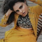 Roshna Ann Roy Instagram - The beautiful and Gorgeous @vincy_aloshious with @rr.makeovers, this s our next celebrity makeover shoot 🖤. . It was my pleasure, working with her, and she s very close to me..my bestie ♥️🖤🤩 Thanks alot my dear....♥️🤩🌹it was really very easy to make styling , whole through the day , bcs she s pakka experienced abt the expressions !!!😻 👰👰👰👰👰 Photographs r amazingly lovable 😻 thank u..somuch the team 📷🎥 📷 : @same_e_h 😇😇😇😇👌👌👌👌👌👌👌👌 Am really thankfull to @noushad_ladiesplanet , such a grt person , who made the costume's , 😻 suprbly designed outfit s from @ladies_planet_ , also accessories from @ladies_planet_rental_jewellery 👸👸👸👸👸👸👸👸👸👸👸👸 #rrmakeupartist #RRmakeovers #makeupideas #MakeupArtistKerala #malayalam #malayalammovies #kakkanad #kochi #celebritymakeupartist #bridalmakeoverartist #mua #malappurammakeupartist #calicutmakeupartist #makeupideas #makeupservice Perintalmanna
