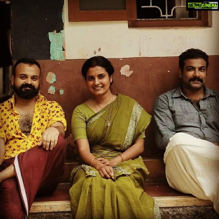 Roshna Ann Roy Instagram - 3yrs of 🖤വർണ്യത്തിലാശങ്ക 🖤 @kunchacks @sidharthbharathan @kichutellus @surajvenjaramoodu 💯🌹
