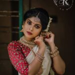 Roshna Ann Roy Instagram - 🌹I love it when a girl's saree is made of grace💫, her jewellery is made of confidence ❣️and her heels are made of inner-strength. 💛 . Here presenting my traditional wedding look , framed in @rudraramachandran And felling so happy to get her for my makeover wedding lookzz 👄💄💄 😊 Thanks alot for the love 😊 @rr.makeovers I can't explain my happiness to work with @ladies_planet_rental_jewellery & @noushad_ladiesplanet Thank you ikka.....😊👌 Ur absolutely grt 👏 #allkeralaservice #keralamakeupartist #makeupwedding #makeupoftheday #makeupideas #makeup #makeuplover #makeupindia #makeupstudio #makeupcourse #southindianmakeupartist #photoshootmakeupartist #keralaweddingmakeup #makeupevent #weddingmakeupartist #makeupshoot #beautymakeup #KeralaMakeup #MakeupArtist #MakeupArtistKerala #InternationallyCertifiedMakeupArtist