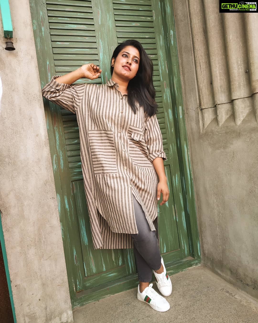 Roshna Ann Roy Instagram - 🖤 #sundayvibes