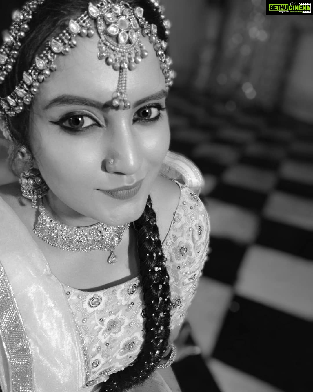 Roshna Ann Roy Instagram - 😍 . . And i challenge my strong women's . @shaalinzoya @sruthyjayan.me @noorin_shereef_ @shruti.ramachandran @punya_elizabeth @vincy_aloshious @binnyrinky @mareenamichaelkurisingal @anumolofficial @thisisaswathi #womenempowerment #beastrongwomen❤️