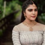 Roshna Ann Roy Instagram - Another work i done for my sweet @shinnuu kutty 😍😍😍 alredy she looks very pretty without any makeup but aftr this its just amazing 🤩... Thankz alot my dear..... i knw tht ur waiting for this images ..and... now.. this s.. the. Right time for u.... Mua : @rr.makeovers 📸 : @beniveesjo @arun_manuel_ Cotume : @glowthedesignerhub Jwells : @emin_thahar