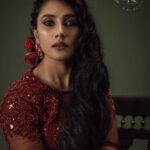 Roshna Ann Roy Instagram - Proudly we r happy to get 🤩actress @punya_elizabeth for @rr.makeovers And its, such a wonderful team work , thank u.. somuch all the team members for the cooperation and love.. .......... Mua : @roshna.ann.roy @rr.makeovers Hair : @style_art_by_rinty 📸 : @nidhin_sajeev @sam_fotographic Outfit : @glowthedesignerhub Jwells : @emin_thahar #allkeralaservice #keralamakeupartist #makeupwedding #makeupoftheday #makeupideas #makeup #makeuplover #makeupindia #makeupstudio #makeupcourse #southindianmakeupartist #photoshootmakeupartist #keralaweddingmakeup #makeupevent #weddingmakeupartist #makeupshoot #beautymakeup #KeralaMakeup #MakeupArtist #MakeupArtistKerala #InternationallyCertifiedMakeupArtist