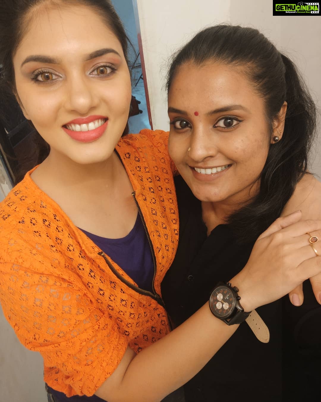 Roshna Ann Roy - 11.3K Likes - 🌹 with gayuzzzz
@gayathri_r_suresh 🤩😍
So much happy to get u for.. @rr.makeovers .
And thanks alot for the cooperation and love 🤩😍
ഒരു 4 വർഷത്തെ പഴക്കം ഉള്ള relationship ആണ് ഞങ്ങളുടേത്.... ഒരേമുഖം എന്ന സിനിമയിൽ നിന്ന് തുടങ്ങി , ഇന്ന് ഈ നിമിഷം വരെ എത്തി നിൽക്കുന്നു...
Last feb ഒന്നിച്ചു ഒരു dance show കൂടി ചെയ്യാൻ പറ്റി , അങ്ങനെ @rr.makeovers strt ചെയ്തു, കുറച്ചു shoots എടുത്തു കഴിഞ്ഞപ്പോ, just msg അയച്ചതാണ് , അപ്പോൾ തന്നെ നമുക്ക് ചെയ്യടോ എന്ന് പറഞ്ഞു ... ഈ കൊറോണ issuez ഉള്ളത് കൊണ്ട് എവിടെ shoot ചെയ്യണം എന്നുളത് confused ആയിരുന്നു, അങ്ങനെ കലൂർ locstudiyo യിൽ ചെയ്യാമെന്ന് തീരുമാനിച്ചു , എനിക്കുവേണ്ടി തൃശ്ശൂരിൽ നിന്നും , വന്നു , രണ്ടു costumes ഉണ്ടായിരുന്നു... aftrnoon ആണ് shoot plan ചെയ്തത്, 3മണിക്ക് strt ചെയ്തു ... 7.. 7.30pm നോട് അടുത്താണ് എല്ലാം തീർത്തത് , .. . അതിനുള്ള result കിട്ടിയിട്ടുണ്ട്.... എല്ലാം കൊണ്ടും നല്ലൊരു work ആയിരുന്നു....... thank u... somuch dear......🌹😍 ഒരുപാട് സ്നേഹത്തോടെ.... 🤩
Thanksalot my dear 🌹🌹😍😍..
. #rrmakeupartist #RRmakeovers @rr.makeovers
#makeupideas #keralawedding