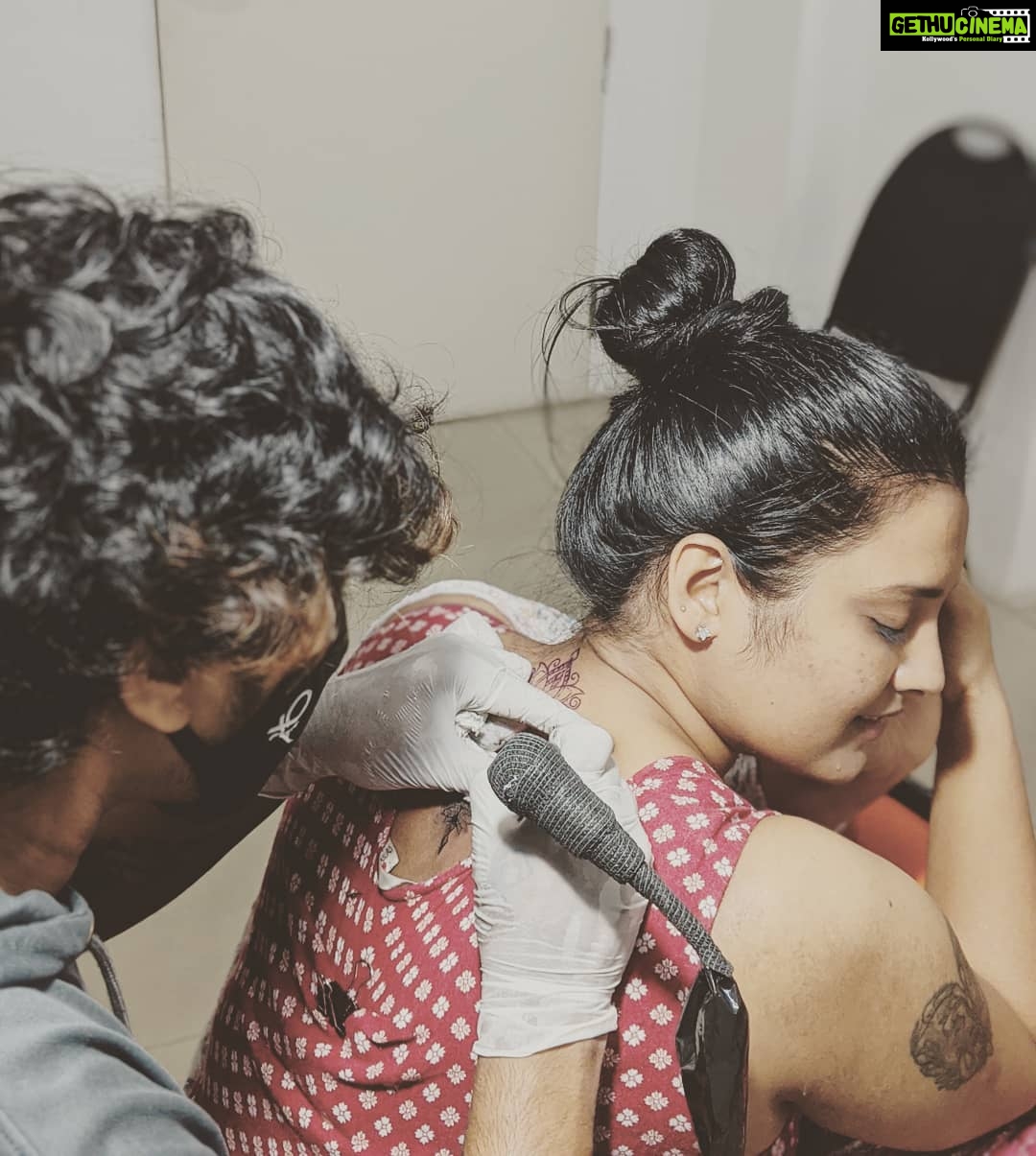 Roshna Ann Roy Instagram - And finally 🤩😜💯 swipe<<<< <<<<... . . . My life is my art, My art is my life. ... @thedeepinktattooz 😘 @kuldeepkrishna369 🌹🤩♥️ 📸 : @the_rlal 🖤 @inklustmonk