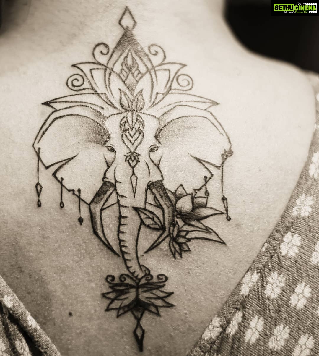 Roshna Ann Roy Instagram - And finally 🤩😜💯 swipe<<<< <<<<... . . . My life is my art, My art is my life. ... @thedeepinktattooz 😘 @kuldeepkrishna369 🌹🤩♥️ 📸 : @the_rlal 🖤 @inklustmonk