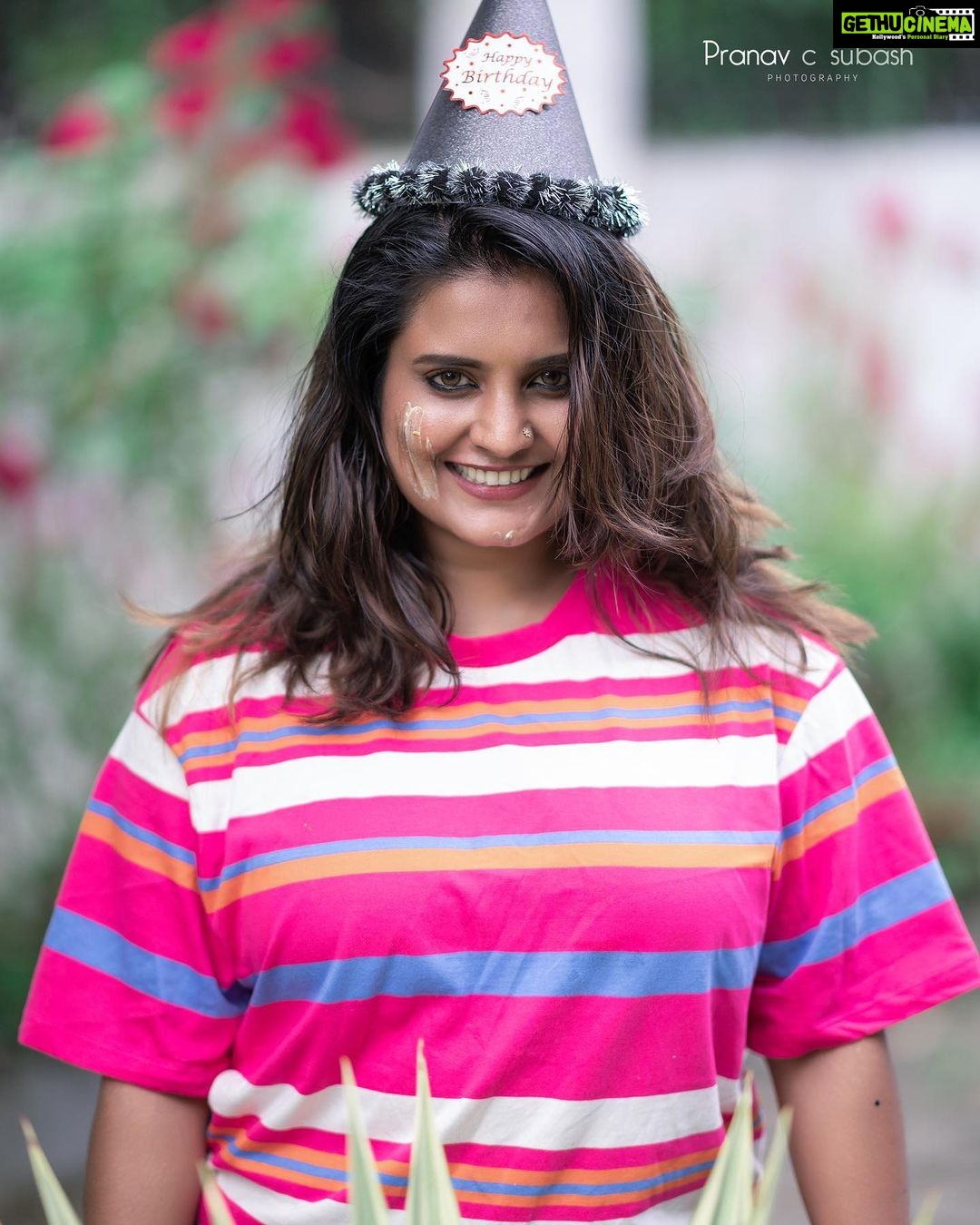 Roshna Ann Roy Instagram - 🧡03/09❤️ It was another year when I felt love, happiness, friendliness, success and a lot of other good feelings. It was a year when I felt distrust, disgust, and anger. It was a year of experience I will never forget in my life! Happy Birthday to me! ❤️❤️❤️ #mybirthday @pranavcsubash_photography Thank u @aiswaryasmakeover & deepika Aluva