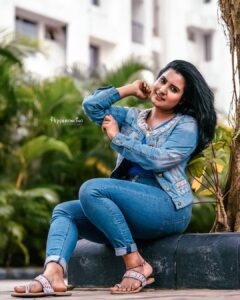 Roshna Ann Roy Instagram - ....., രാവിലെ  തന്നെ.... . നമുക്കൊരു  നാരങ്ങാവെള്ളം  കാച്ചിയാലോ  മക്കളേ...... 😉😉😉????????.. . 📸 : @arun_manuel_  @beniveesjo 👰 : @prmakeupstudio