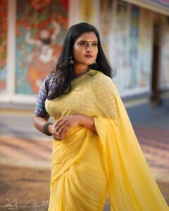 Roshna Ann Roy Instagram - 😊Never bend your💁‍♀️ head., Always hold it high.😍... Look the world straight in the face.🤩 #goodvibes #goodmorning . . 📸 :  @jstn_pol 
Assisted  by, 📷 :  @diajohnphotography  Styled : @zohib_zayi  Makeup : @bibinz_makeup_studio 
Saree : @mulsutraa 
Jewell's : @macsjewelry