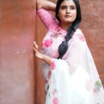 Roshna Ann Roy Instagram - 😍 expressing my" 😍 individuality" " 📸 : @jstn_pol . Saree : @adornelegance Styled : @zohib_zayi Mua : @bibinz_makeup_studio #day #photography #picoftheday #morningvibes #roshnaannroy