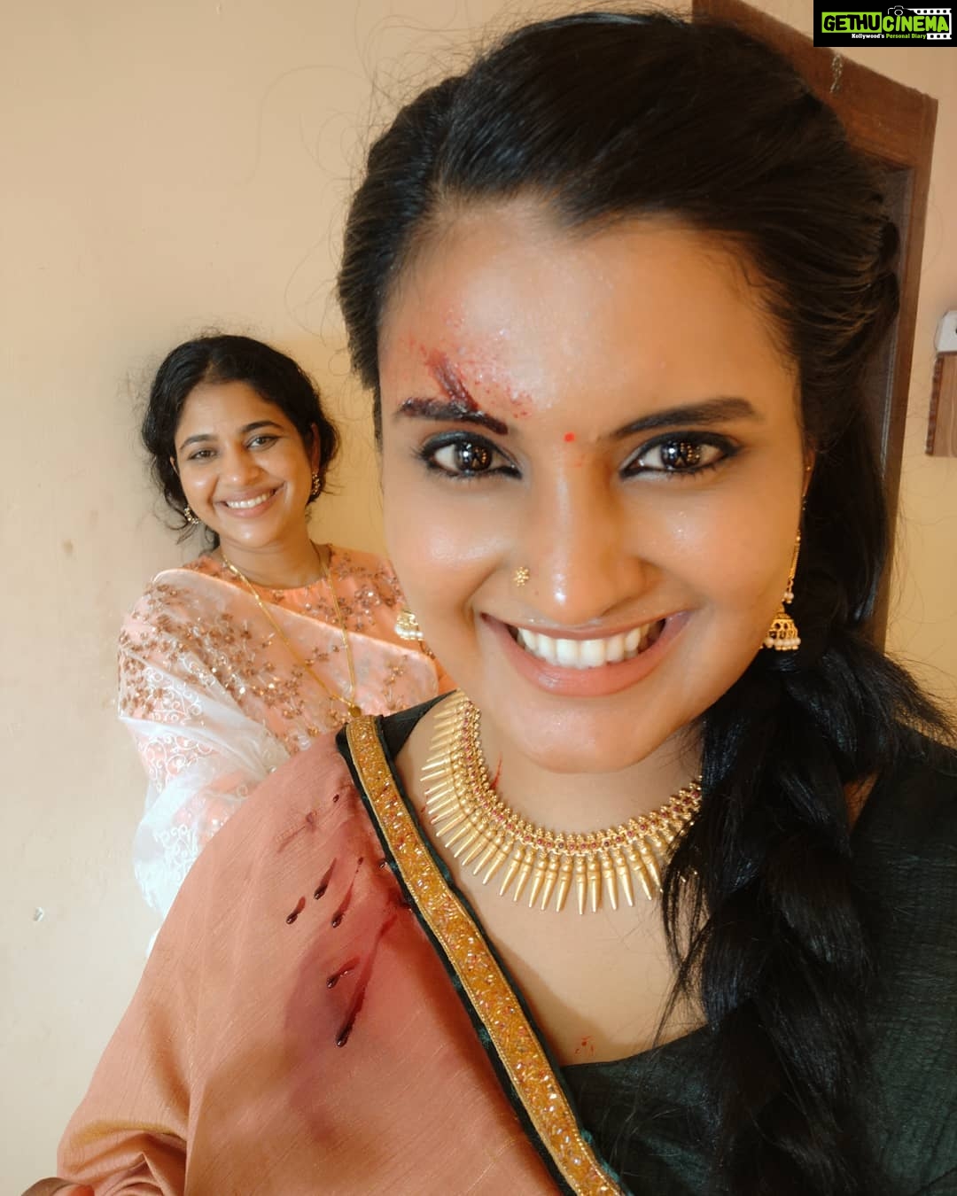 Roshna Ann Roy Instagram - Behind the scenes... !!!👺👺👺 @srindaa chechi... 🎬🎥🎥🎥🎥 @pckmovie #പാപംചെയ്യാത്തവർകല്ലെറിയട്ടെ 😊😘