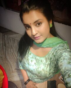 Roshna Ann Roy Instagram - Gd mrng #🎥🎬📺 #haveagoodday 
Mua : @bibinz_makeup_studio  @saburathi 🌟🧡🧡♥️🖤