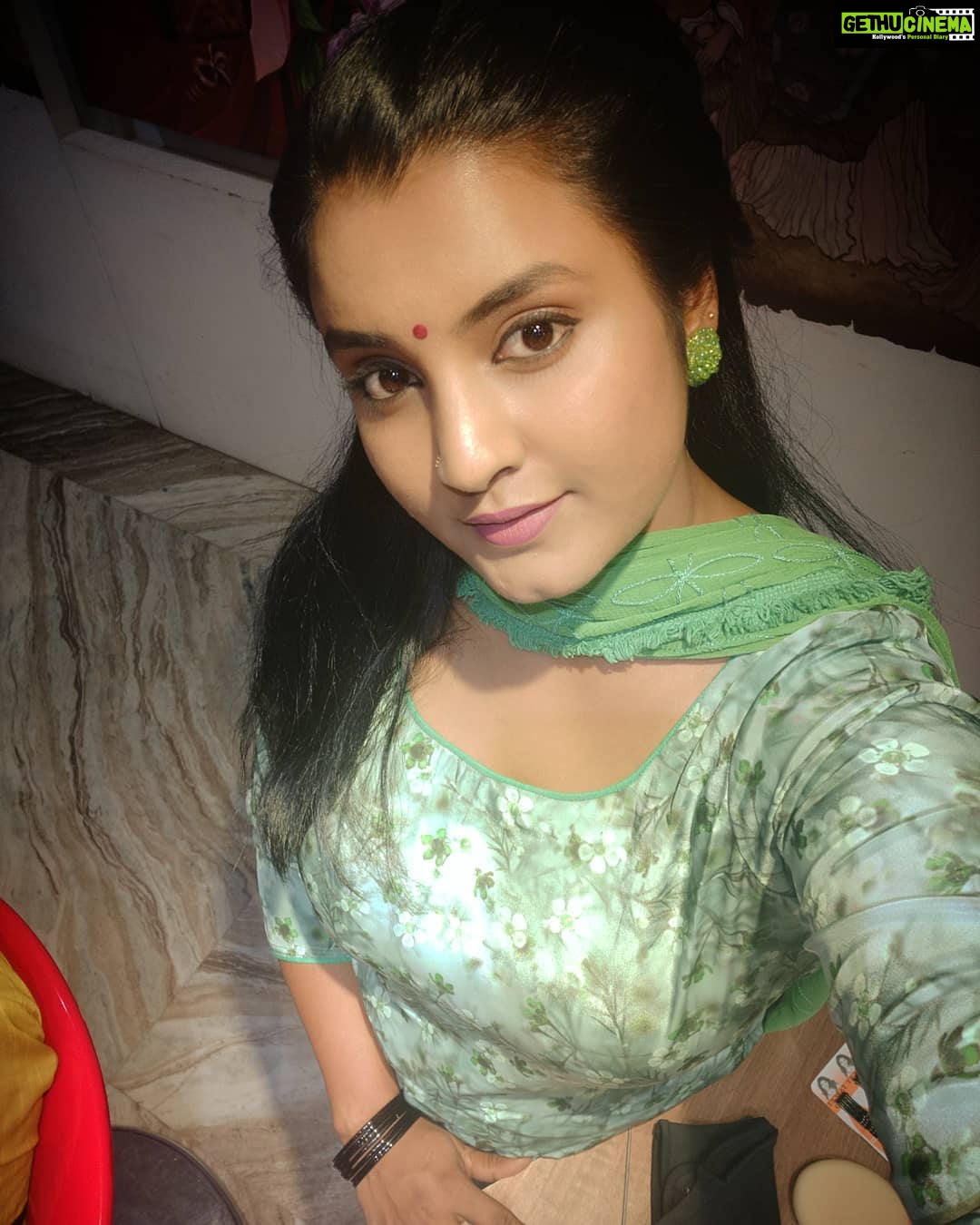 Roshna Ann Roy - 11.2K Likes - Gd mrng #🎥🎬📺 #haveagoodday
Mua : @bibinz_makeup_studio @saburathi 🌟🧡🧡♥️🖤