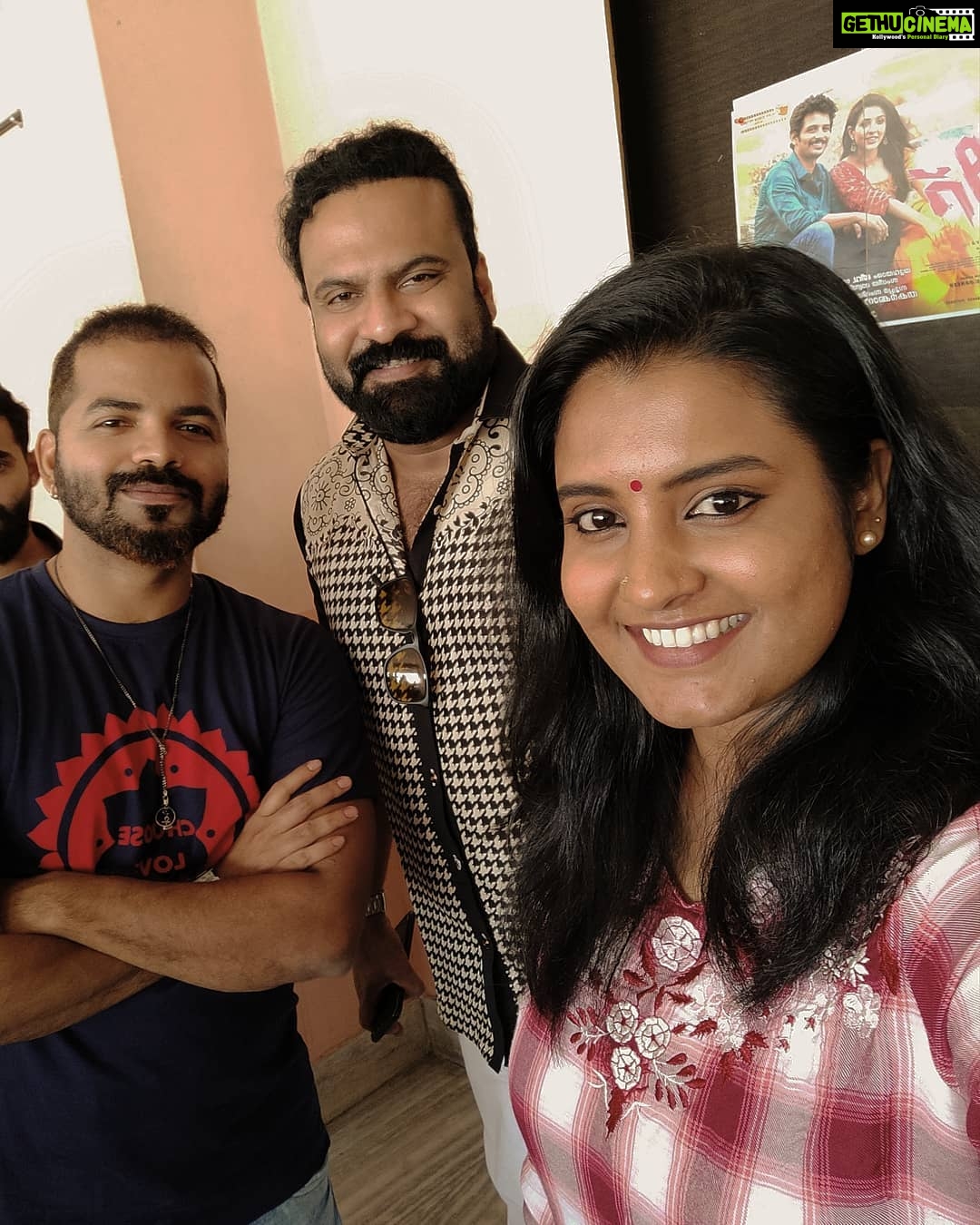 Roshna Ann Roy Instagram - 🖤🤧#പാപംചെയ്യാത്തവർകല്ലെറിയട്ടെ 🌟 @vinayforrt 😊 @_tiny_tom_ 🎥🎬