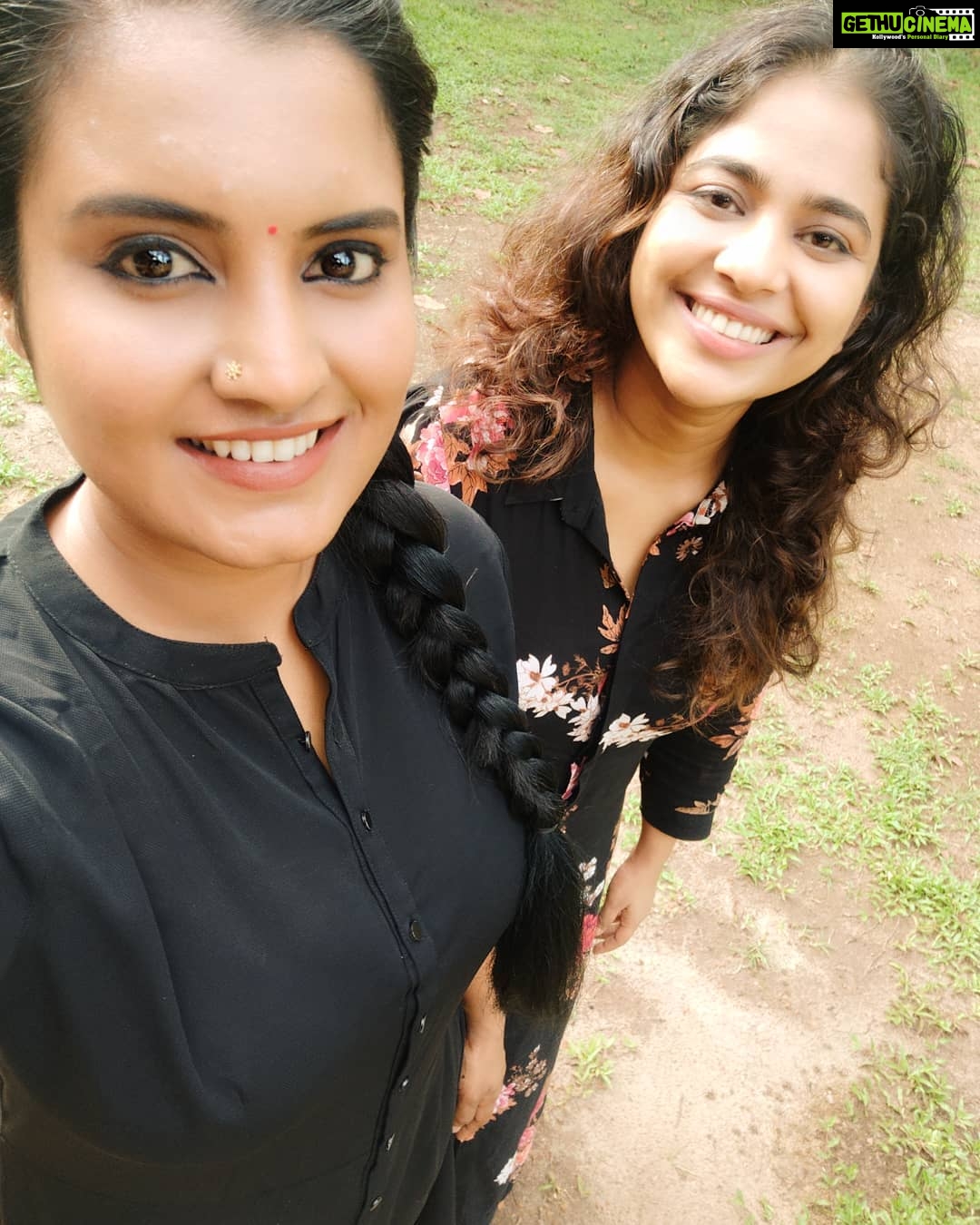 Roshna Ann Roy Instagram - ഇന്ന് വൈകിട്ട് 7.30pm നു .., ഏഷ്യാനെറ്റിൽ "പാപം ചെയ്യാത്തവർ കല്ലെറിയട്ടെ "!!!🤩 @pckmovie tody 7.30 pm @asianet