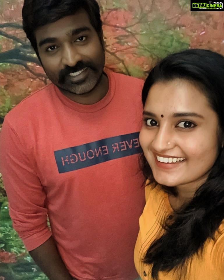 Roshna Ann Roy Instagram - Many 🎈many many ♥️more and 😻happy returns of the day dear ..🤝sethupppa....🧡 @actorvijaysethupathi .. my best in life🧡🧚♂️🧚♂️🎊🎊#vijaysethupathi 🎈🧡🤝😻😻😻
