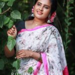 Roshna Ann Roy Instagram - The beauty of a woman 👰is not in a facial mode🧟‍♀️ but the true beauty in a woman is reflected in her ♥️soul., It is the caring that she lovingly 😍gives the passion that she shows.😇 The beauty of a woman✨️ grows with the passing years...... . Thank u somuch.. 📸 : @sunesh_kalapurackal Jewellery : @emin_thahar Wearing : @kanchipuramsilks_ makeover : @bibinz_makeup_studio . #sareelovers #photography #photoshootideas #keralaphotos #keralawedding #celebratyshoots #roshnaannroy #sareeblousedesigns #sareedraping #lovetowearsaree #traditional_look