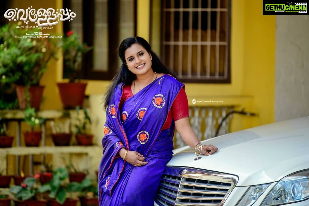 Roshna Ann Roy Instagram - Somuch happy to make this chrctr in @velleppam movie ❤ #velleppammovie my self introducing" സിംപിൾ " from വെള്ളേപ്പങ്ങാടി 💗👏👏 thank u somuch dear, for this wonderfullclick 📸 @akash_vasanth_photography