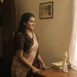 Roshna Ann Roy Instagram - "Usha" #fridayfilmhouseexperiments ✌#chrctrwear ✌#sullymovie from സുല്ല് " movie ✌❤