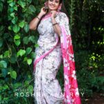 Roshna Ann Roy Instagram - Pray, then let it go😏. Don't try and manipulate or force the outcome. 🌹Just trust God to open the right doors at the right time.🚪🌟🌞 🙏..... . . .@sunesh_kalapurackal . @kanchipuramsilks_ @bibinz_makeup_studio @emin_thahar #attitude #sareedraping #sareelovers #keralasaree #roshnaannroy #fashion #phtoshoot #keralagirls