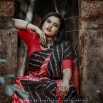 Roshna Ann Roy Instagram - 👍I dont need a comfort zone anymore 😏......I Love to face my 🤒👹"terror,... Fears😥..., overcome my worries 😒....,Defeat my weaknesses😴😌...,And confront my "Ego"😷😜... ... ... 💗Saree : @kanchipuramsilks_ Jwells by : @emin_thahar ✌✌✌ Makeup :@bibinz_makeup_studio @bibinkallikattu .📸 : @sunesh_kalapurackal "🌹💘 .....#comfortzone #comfortdressing #sareedraping #keralasaree #sareelovers #roshnaannroy #adarteacher #sareelove #sareeblousedesigns #redblacks #jewelrydesigner #keralagirls #trendisional #picoftheday #celebrity #photoshoot #treditionallook #keralaphotography #model #oruadarlove #teacherstyle #moodedits #saree 😍