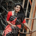 Roshna Ann Roy Instagram - I am thankful🙏 for every moment that I get to feel my existence with my soul.💖 😘. I don’t take any day or moment in life lightly✌....... I cherish it with utmost passion to live,🌹 better and brighter every passing day. .😇👆.... . .💝💝💝💝💝💝💝💝💝💝💝 #📸 : @sunesh_kalapurackal Saree : @kanchipuramsilks_ Makeup : @bibinz_makeup_studio . .🌹💘💘💘💘💘💘💘💘😇😇 ..#sareeblousedesigns #sareelove #sareedraping #actress #celebrity #phtoshoot #roshnaannroy #roshna #oruadarlove #oruadarlovesong😘😘 #teacherstyle #styleblogger #styleshoot #mypics #naturephotography #beutyshoot #fashion #keralasaree #keralagirls #keralaphotos #kochidiaries #kanjipuramsaree #sareelovers