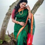 Roshna Ann Roy Instagram - 💃"A sunday well spent, 😊brings a week of content , 🙋have a good sunday all.".👍👌 . . . . 📸 " : @arun_manuel_ @beniveesjo 💄👝 : @prmakeupstudio #saree #sareelove #sareelover❤️ #treditional #keralasaree #roshnaannroy #celebrity #photooftheday #photoshoot #picoftheday ..#sunday #haveagoodweekend #haveagoodday #positiveenergy #enjoy #haveablessedday #staysafe #newweek
