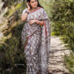 Roshna Ann Roy Instagram - I believe in love at first sight.💃....only when it comes to sarees 😍. This is such kind of, love 💖From " @kanchipuramsilks_ " 😘😘❤ .. .. 📸 : @sunesh_kalapurackal 💄💆: @bibinz_makeup_studio —————————————————————————— #sareelove #loveforsarees #indianweaves #sareestories #alwayswearingsomethingdesi #mysareestory #weavesofodisha #roshnaannroy #actresshot #wearwhatyoulike #ilovesarees #sixyardsofelegance #desistories #handcrafted #weavesofindia #sareesoninstagram