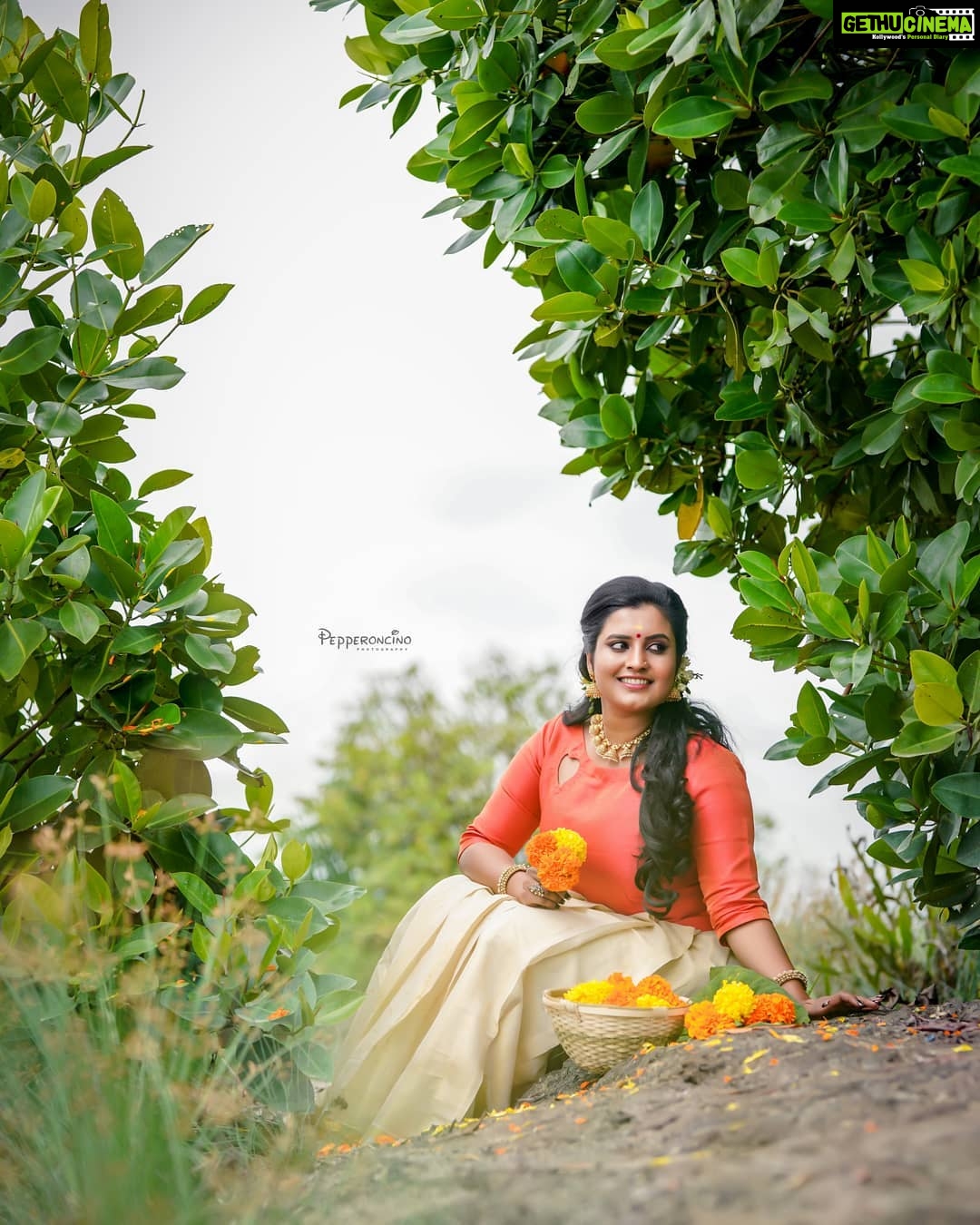 Roshna Ann Roy Instagram - #happyonam😊 💗#onam2k19 🌹✌
