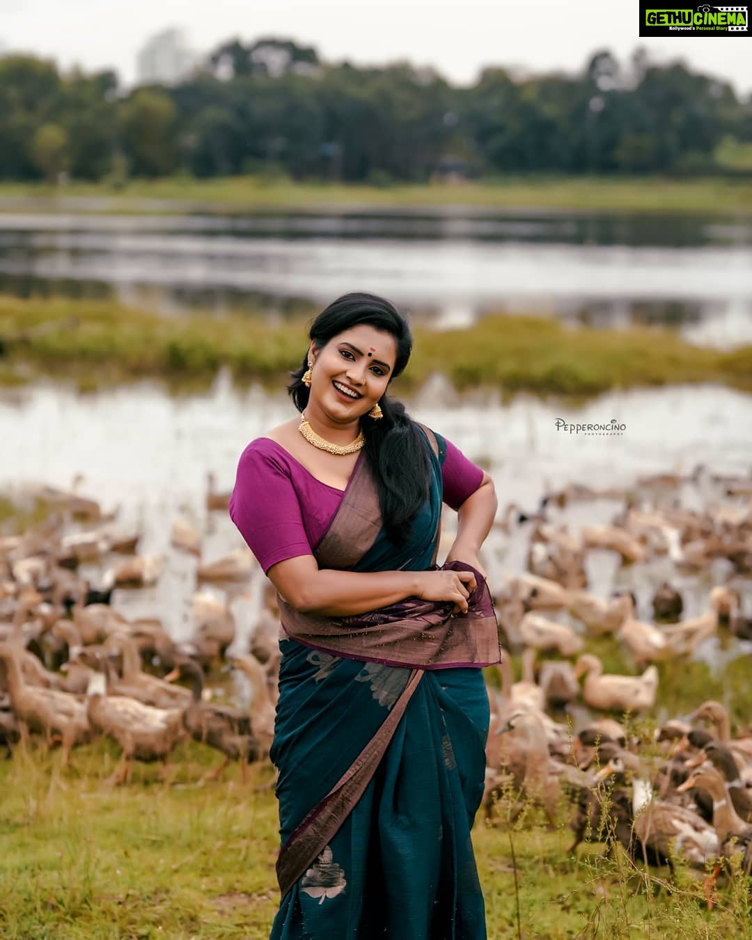Roshna Ann Roy Instagram - ❤ #sareelover❤️ 📸 : @arun_manuel_ @beniveesjo