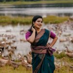 Roshna Ann Roy Instagram - 🌼സമൃദ്ധിയുടെ , 🏵ഐശ്വര്യത്തിന്റ ഒരു പൊന്നോണക്കാലം കൂടി 🌺 വരവായി!! ,🌹 ..അത്തപ്പൂക്കളവുമായി 🌸 കേരളക്കരയുടെ🌸 മാവേലിയെ സ്വീകരിക്കാൻ ഒരുങ്ങുന്ന എല്ലാ മലയാളികൾക്കും എന്റെ 💮 "🌺 അത്ത ദിനാശംസകൾ 🏵🍀" 📸 : @arun_manuel_ @beniveesjo 💕 Makeup : @prmakeupstudio 👛💄 jewellery : @emin_thahar 😍📿👑