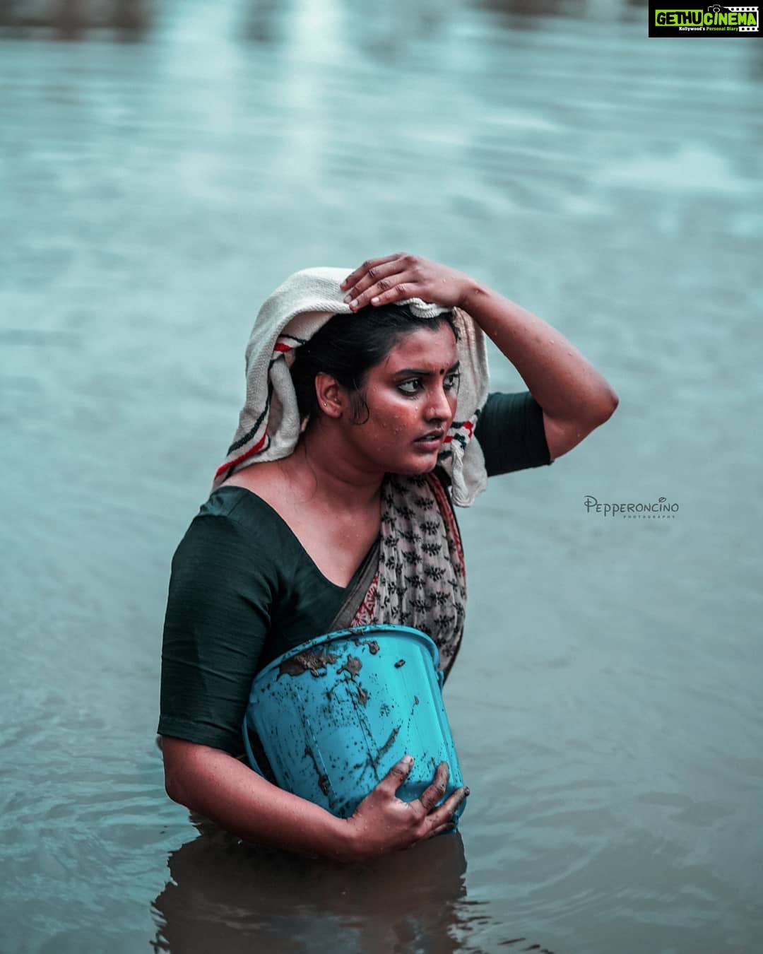 Roshna Ann Roy - 11.5K Likes - ഇച്ചിരി കക്ക വരാൻ പോയതാണേ..😂😜.😂..അല്ലാണ്ട് വേറെ ഒരു ബിചാരോം🙏 ഇല്ലേ 🤓 😜
📸 credits : @arun_manuel_ 😘@beniveesjo 👝💄: @prmakeupstudio 👏