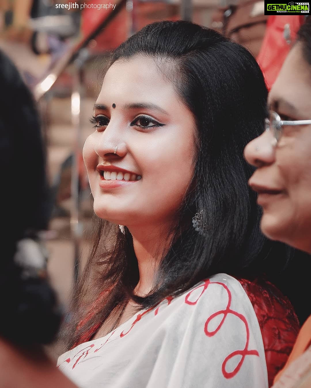 Roshna Ann Roy - 12.5K Likes - This "close " is "enough 💗
#bestcandidever ❤ Thnk u somuch #sreejithphtography @global_wedding_crew 👏👏 #candidgirlsmoment ✌