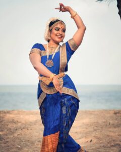 Roshna Ann Roy Instagram - Every day brings✌ a chance for you to💖 draw in a breath,👏😊 kick off your shoes, and dance.”🙋 " happy world dance day. " 💗

May 5th onwards...👏
😇lets celebrate with @ankuram.for.dance... Holdon.🙏🙏.. #danceday  #internationaldanceday ❤#mypassion❤️ #livetyme
📸 : @arun_manuel_  @beniveesjo 🙏
💄♥: @meera_makeup_artist 🤗💖