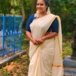 Roshna Ann Roy Instagram - ഓണമല്ലേ വരുന്നത് , ഇനി കൊറച്ചു traditional ആവാം ♥️ 🙏🏻 😂 #onam2022