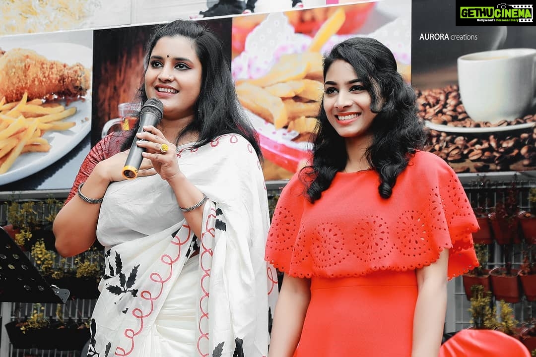 Roshna Ann Roy Instagram - Moment of inaguration β #bellezanovalties &#dreamgirlbeutyparlor @makkarapparamba β€ @global_wedding_crew thank u somuch for this wonderfull phtogrphs #sreejithphtography π€π€ Costume :@unnatisilks β€