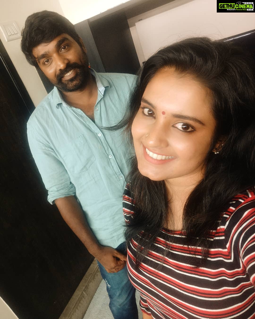 Roshna Ann Roy - 12.1K Likes - 👸Some,👉... Kind of suprizing facts coming.... Soon...💘🤓👌🙏🙏✌✌ thank.. God.. 😭really wanted to met him...😤 👩❤️💋dream comes true...💘💥💥 😍🕯hope for the best✌🤗really unexpected to get him..💖✌important space i😎 have got, blessed person's blessing brttr than anythng.. ഞാൻ ധന്യ 😍😍.......... @actorvijaysethupathi... Thank u.. Somuch... For the..care, support and love tht u.. Given...💗this means alot for me.. 🙏🙏🙏 3 years of relationship with hevy strong bond.... 🤓🙏👌👌👌such a suprb person.. In my life.. 👩❤️💋👩👸