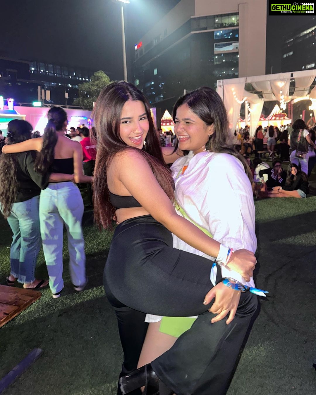 Roshni Walia - 92.6K Likes - Most Liked Instagram Photos
