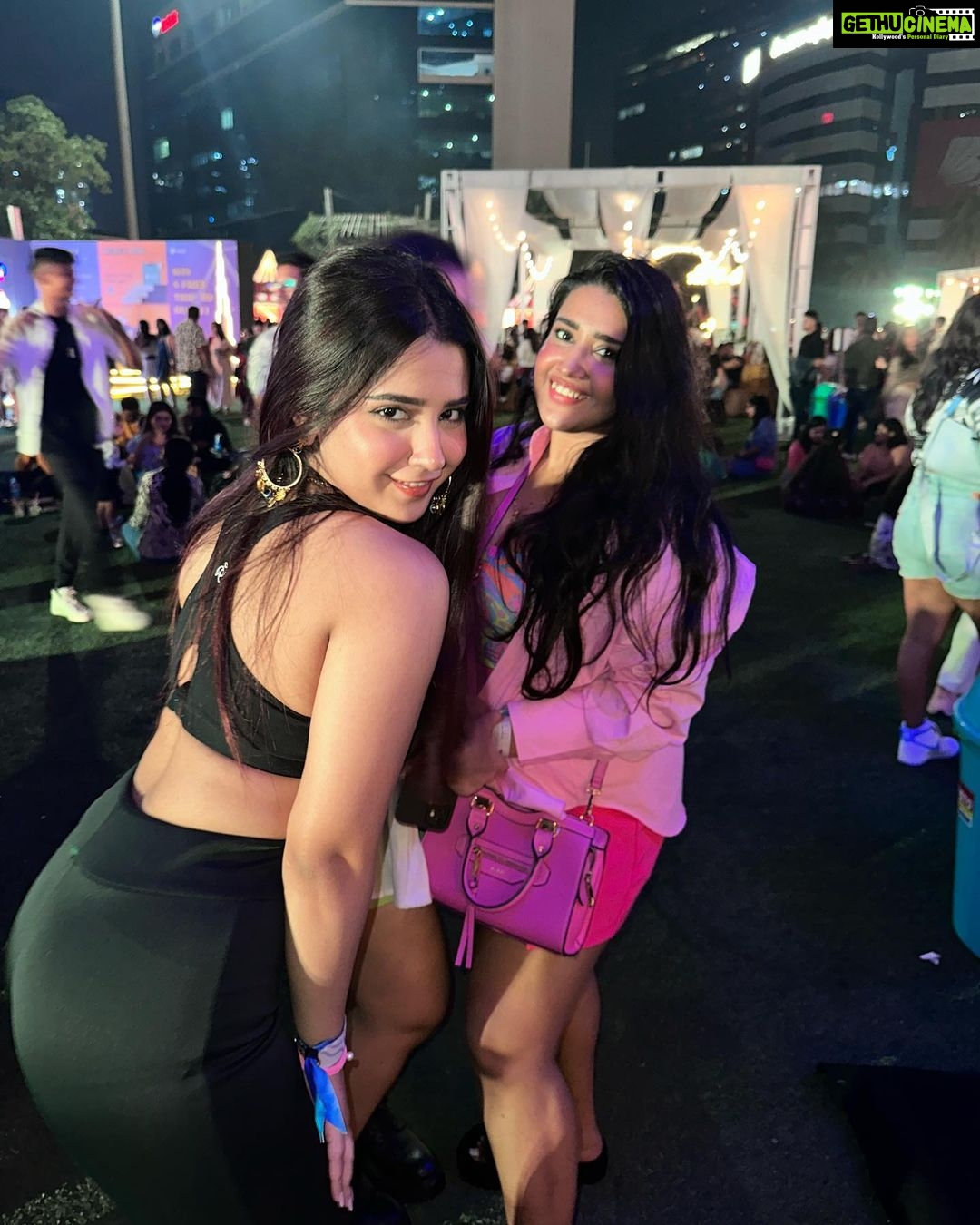 Roshni Walia - 92.6K Likes - Most Liked Instagram Photos