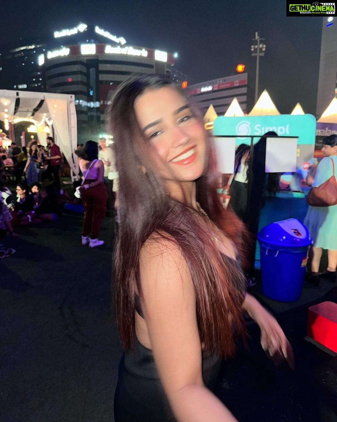 Roshni Walia - 92.6K Likes - Most Liked Instagram Photos