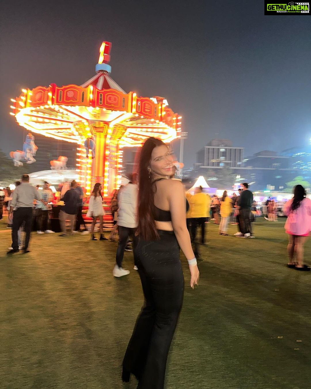 Roshni Walia - 92.6K Likes - Most Liked Instagram Photos