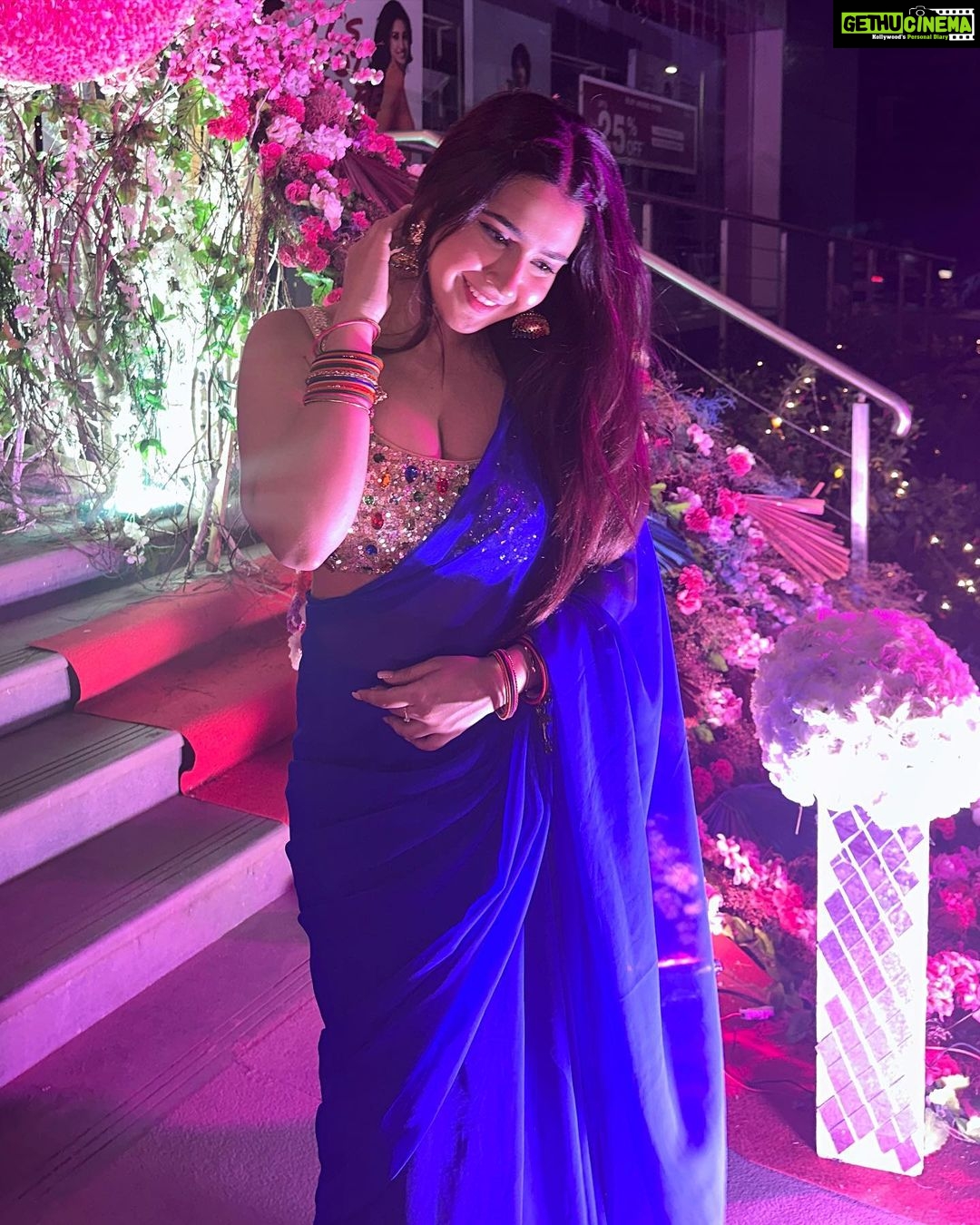 Roshni Walia Instagram - 👀 . . . . . . #saree - @the_adhya_designer . . . . #blue #roshniwalia #roshni #diwali #purple #darkblue #diwali2022 #bluesaree #traditional #traditionalwear #diwalioutfit #fit #instagram #potd #ootd #instafir #hairstyle #style #fashion 💙🦋🔚 India