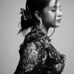 Roshni Walia Instagram - I dive into the future But I'm blinded by the sun I'm reborn in every moment So who knows what I'll become . . . #photoshoot - @ronakza143 @madstudioofficial . . #bnw #blacknwhite #blackandwhite #bw #blackandwhitephotography #photography #bnwphotography #art #monochrome #blackandwhitephoto #photooftheday #captures #blacknwhitephotography #portrait #streetphotography #black #bnwmood #perfection #photo #love #life #ig #street #instagood #aesthetic #roshniwalia 🖤🔚 India