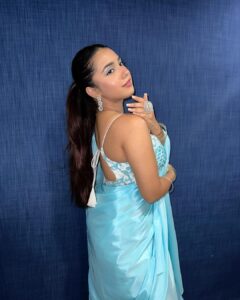 Roshni Walia Instagram - Diwali pe Andhero per roshni Lana bahot zaroori hai ✨🪔✨ . . . . #saree - @the_adhya_designer . . . . #blue #roshniwalia #roshni #diwali #happydiwali #diwali2022 #bluesaree #traditional #traditionalwear #diwalioutfit #fit #instagram #potd #ootd #instafir #hairstyle #style #fashion 💙🦋🔚