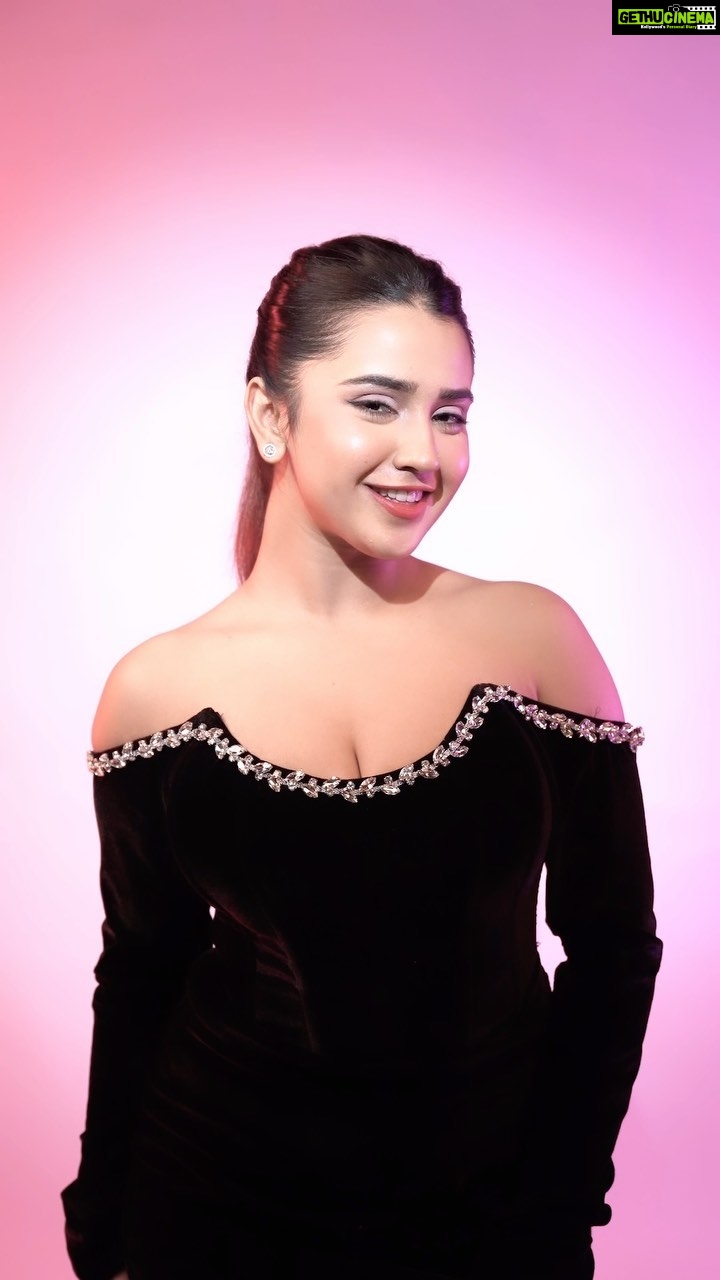 Roshni Walia Instagram - My favourite transition 🖤 . . . . . . #dress - @leaclothingco #suit - @everbloomindia #location - @themadinfluence @madstudioofficial #shotby - @ronakza143 #Hair by @hnmbysnehal . . . . #reels #reelitfeelit #indian #roshniwalia #tuaaja #trending #explore #foryou #cute #viral #viralreel #nolove #shubh #rap #punjabi #transition #bollywood #punjabisongs #punjab 🖤💗🔚