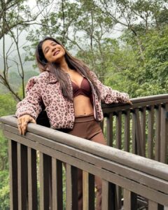 Sakshi Agarwal Instagram - Oreyy jillinu irruku✨✨ . #coorg #coorgtrip #coorgdiaries #leopardprint #sakshiagarwal The Tamara Coorg