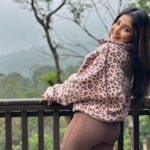 Sakshi Agarwal Instagram - Oreyy jillinu irruku✨✨ . #coorg #coorgtrip #coorgdiaries #leopardprint #sakshiagarwal The Tamara Coorg